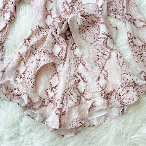 SIGNIFICANT OTHER Reflection Ruffle Mini Romper Snake Print Deep Neck Size 2 - Picture 9 of 16